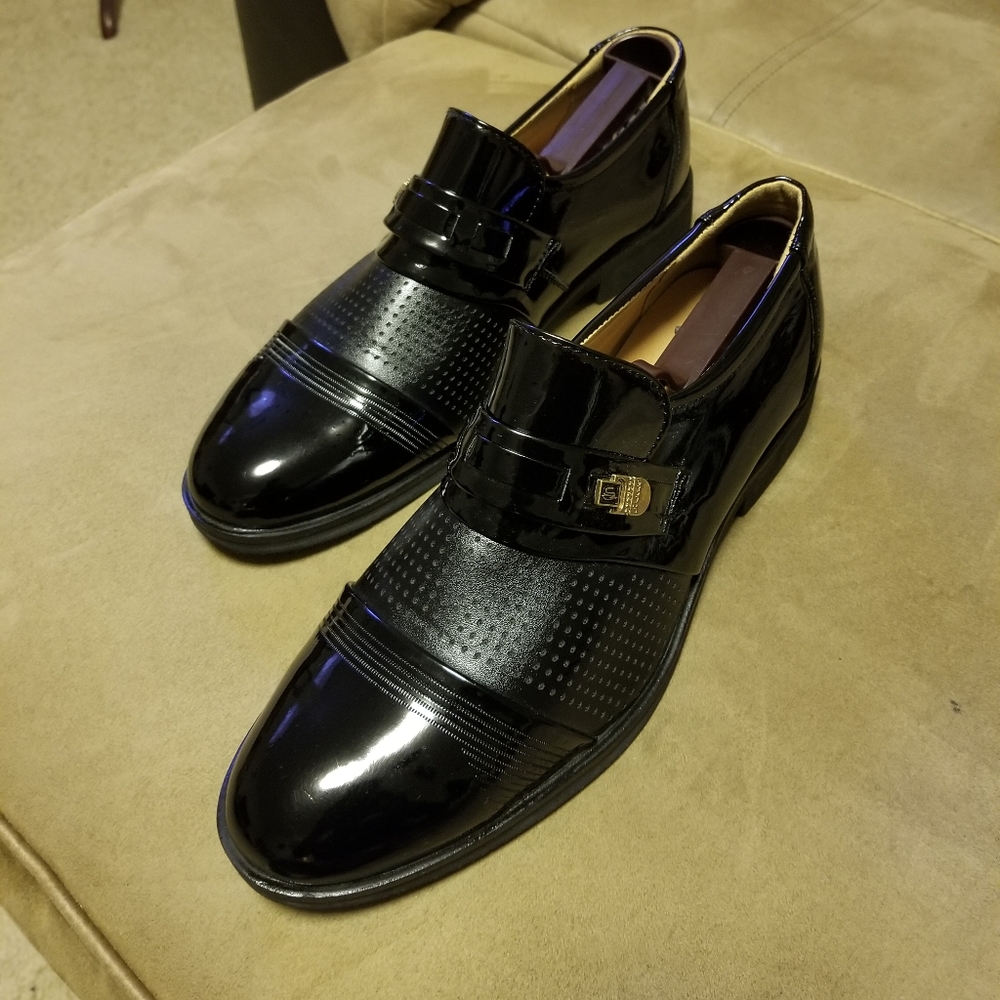 PATENT LEATHER SHOES